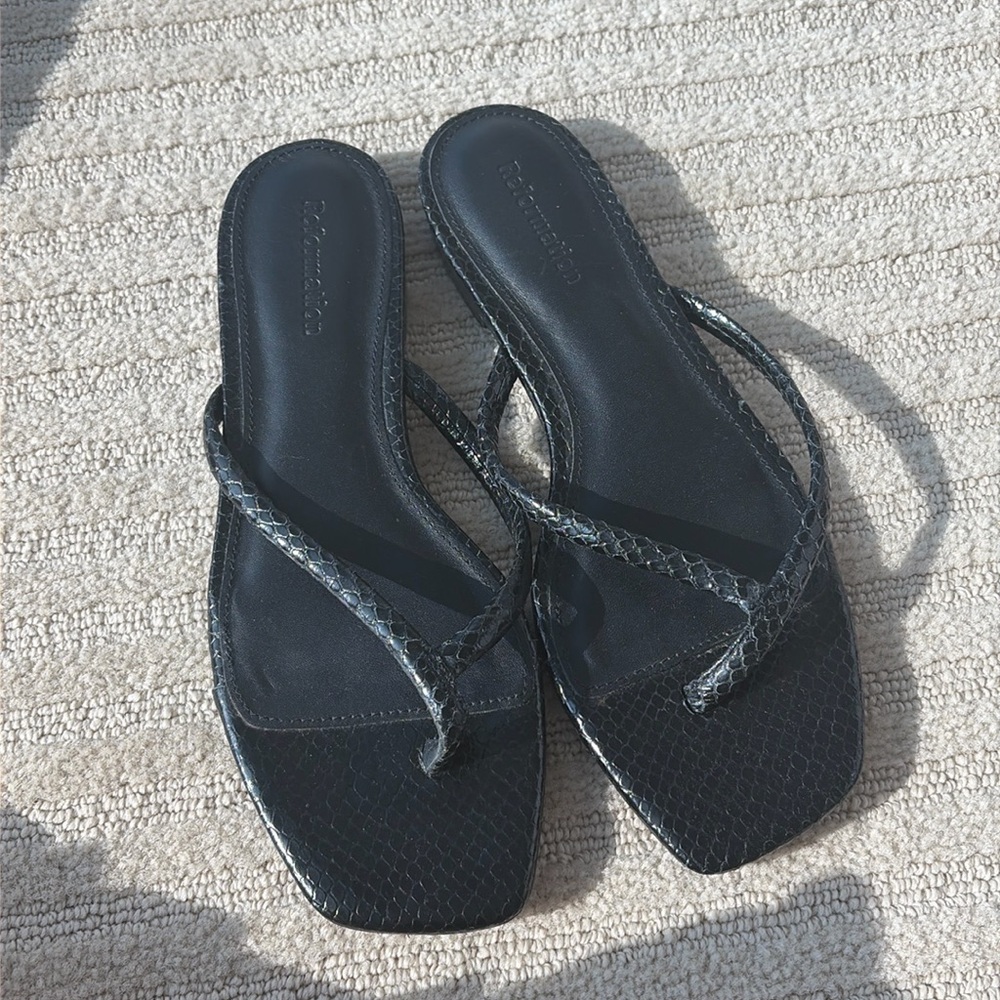 Reformation Black Textured Square-Toe Flip Sandals